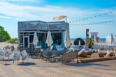 Parnu, Estonya, 2 Temmuz 2022: Parnu, Estonya 'da bir plajda yiyecek standı.