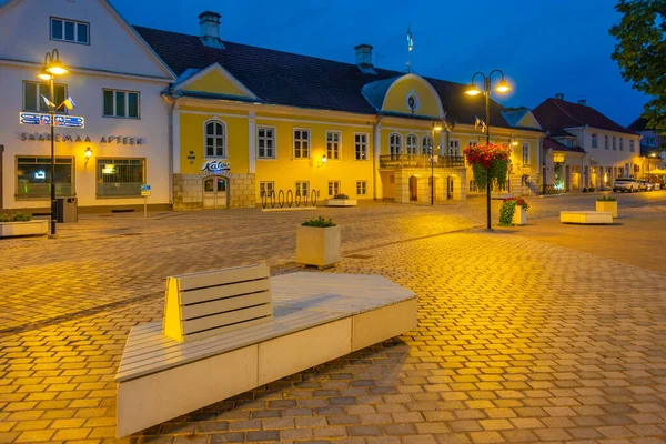 Kuressaare Estonsko Června 2022 Noční Pohled Hlavní Náměstí Estonském Městě — Stock fotografie