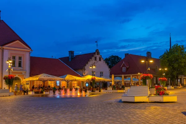 Kuressaare Estonia Czerwca 2022 Widok Nocny Głównego Placu Estońskim Mieście — Zdjęcie stockowe