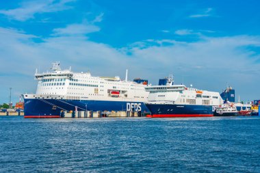 Klaipeda, Litvanya, 4 Temmuz 2022: Litvanya 'daki Klaipeda sanayi limanının panorama manzarası.