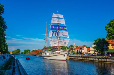 Klaipeda, Litvanya, 4 Temmuz 2022: Litvanya 'nın Klaipeda kasabasında tarihi yelkenli Meridian.