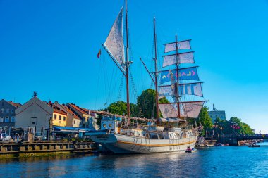Klaipeda, Litvanya, 4 Temmuz 2022: Litvanya 'nın Klaipeda kasabasında tarihi yelkenli Meridian.