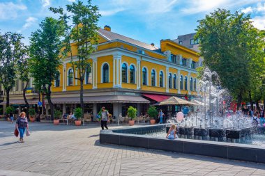 Kaunas, Litvanya, 5 Temmuz 2022: Kaunas, Litvanya şehir merkezinde Laisves Gatve Caddesi.