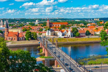 Kaunas, Litvanya, 5 Temmuz 2022: Kaunas 'ın Litvanya' daki Aleksotas Gözlem Güvertesi manzarası.