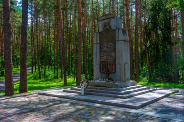 Paneriai, Litvanya, 7 Temmuz 2022: Litvanya 'daki Paneriai' de Ponary katliamının Yahudi kurbanları için anma töreni.