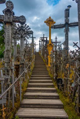 Siauliai, Litvanya, 8 Temmuz 2022: Litvanya 'nın Siauliai kasabası yakınlarındaki Haçlar Tepesi.