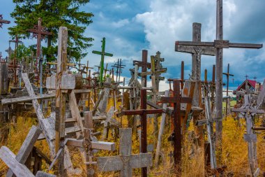 Siauliai, Litvanya, 8 Temmuz 2022: Litvanya 'nın Siauliai kasabası yakınlarındaki Haçlar Tepesi.