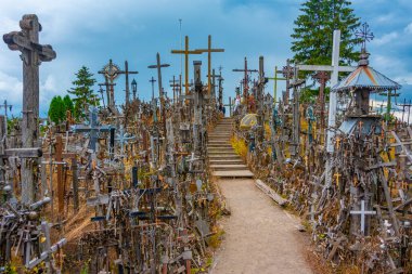 Siauliai, Litvanya, 8 Temmuz 2022: Litvanya 'nın Siauliai kasabası yakınlarındaki Haçlar Tepesi.