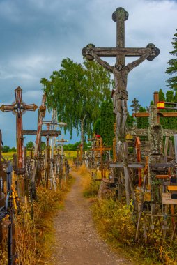 Siauliai, Litvanya, 8 Temmuz 2022: Litvanya 'nın Siauliai kasabası yakınlarındaki Haçlar Tepesi.