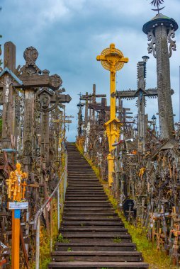 Siauliai, Litvanya, 8 Temmuz 2022: Litvanya 'nın Siauliai kasabası yakınlarındaki Haçlar Tepesi.