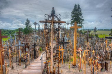 Siauliai, Litvanya, 8 Temmuz 2022: Litvanya 'nın Siauliai kasabası yakınlarındaki Haçlar Tepesi.