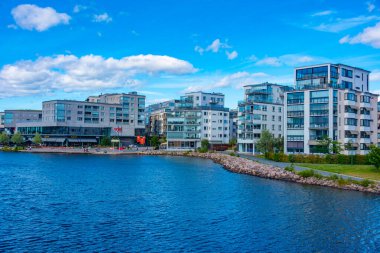 Jonkoping, İsveç, 16 Temmuz 2022: İsveç 'in Jonkoping kentindeki Lakeside gezinti alanı.