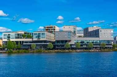 Jonkoping, İsveç, 16 Temmuz 2022: İsveç 'in Jonkoping kentindeki Lakeside gezinti alanı.