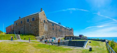 Varberg, İsveç, 12 Temmuz 2022: İsveç 'in Varberg kentindeki kalenin avlusu.