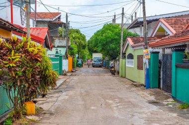 Negombo, Sri Lanka, 13 Şubat 2022: Negombo, Sri Lanka 'da renkli evler.