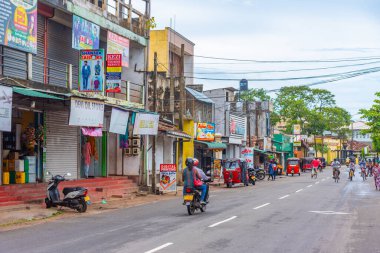 Negombo, Sri Lanka, 13 Şubat 2022: Negombo, Sri Lanka 'da renkli evler.