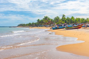 Kalpitiya, Sri Lanka, 12 Şubat 2022: Sri Lanka Kalpitiya sahilinde balıkçı teknesi.