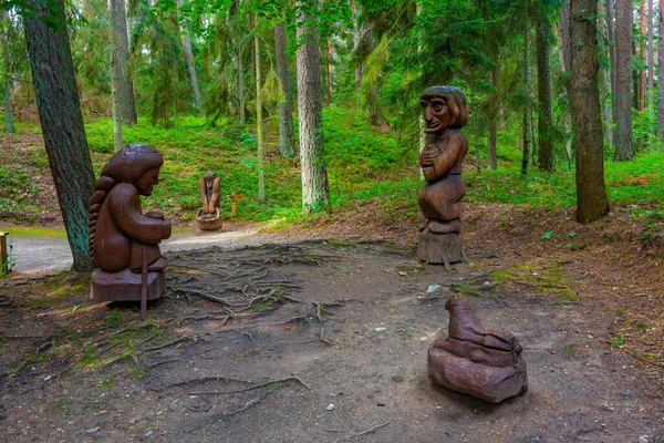 2022年7月4日 立陶宛胡德坎特 在立陶宛库洛尼亚吐痰的女巫山木雕 — 图库照片