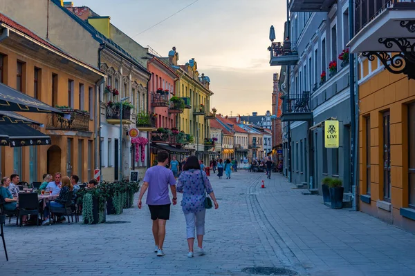 Kaunas Lituania Julio 2022 Vista Atardecer Una Calle Del Centro — Foto de Stock