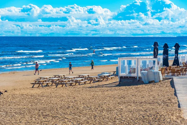 Jurmala Letónia Julho 2022 Pessoas Estão Desfrutar Dia Ensolarado Praia — Fotografia de Stock