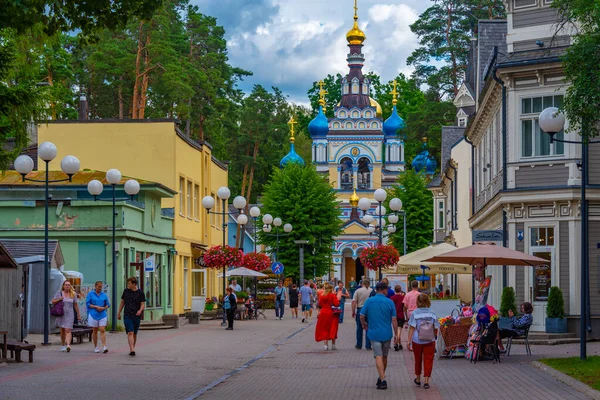 Stock image Jurmala, Latvia, July 9, 2022: People are strolling at Jomas iela street in Jurmala, latvia..