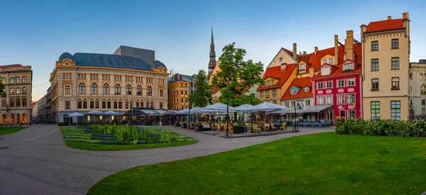 Riga Letônia Junho 2022 Pôr Sol Sobre Laukums Livu Praça — Fotografia de Stock