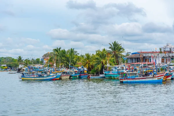 Negombo Sri Lanka Febrero 2022 Embarcaciones Pesqueras Atracan Orilla Laguna — Foto de Stock