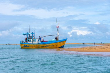 Kalpitiya, Sri Lanka, 11 Şubat 2022: Sri Lanka Kalpitiya sahilinde balıkçı teknesi.