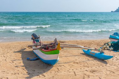 Trincomalee, Sri Lanka, 6 Şubat 2022: Trincomalee, Sri Lanka 'da balıkçı tekneleri.