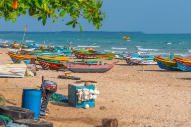 Trincomalee, Sri Lanka, 6 Şubat 2022: Trincomalee, Sri Lanka 'da balıkçı tekneleri.