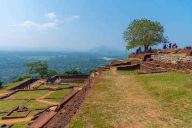 Sigiriya, Sri Lanka, 5 Şubat 2022: Sri Lanka 'daki Sigirya kaya kalesinin kalıntıları.