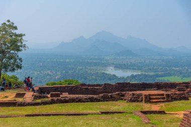 Sigiriya, Sri Lanka, 5 Şubat 2022: Sri Lanka 'daki Sigirya kaya kalesinin kalıntıları.