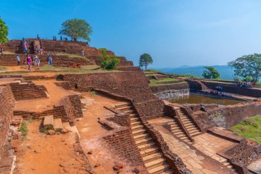 Sigiriya, Sri Lanka, 5 Şubat 2022: Sri Lanka 'daki Sigirya kaya kalesinin kalıntıları.