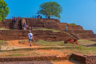 Sigiriya, Sri Lanka, 5 Şubat 2022: Sri Lanka 'daki Sigirya kaya kalesinin kalıntıları.