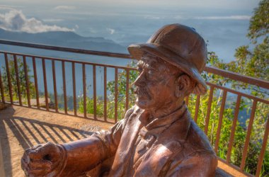 Haputale, Sri Lanka, 30 Ocak 2022: Lipton 'un Sri Lanka' daki koltuğundaki Sör Thomas Lipton heykeli.