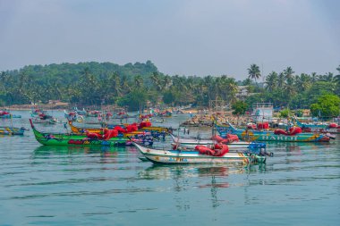 Mirissa, Sri Lanka, 23 Ocak 2022: Mirissa, Sri Lanka limanında balıkçı tekneleri.
