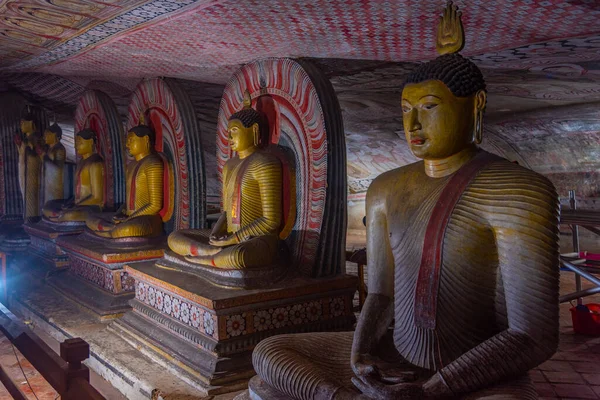 2022年2月10日 斯里兰卡达布莱拉 斯里兰卡达布莱拉洞穴寺庙建筑群的内部 — 图库照片
