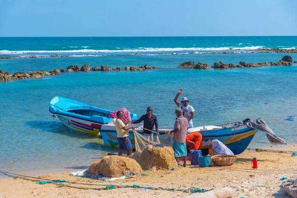 Jaffna, Sri Lanka, 8 Şubat 2022: Sri Lanka 'nın kuzey kıyısında balıkçı tekneleri.