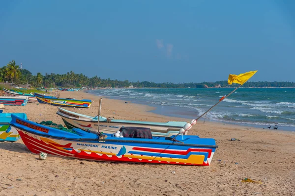 Trincomalee, Sri Lanka, 6 Şubat 2022: Trincomalee, Sri Lanka 'da balıkçı tekneleri.