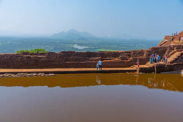 Sigiriya, Sri Lanka, 5 Şubat 2022: Sri Lanka 'daki Sigirya kaya kalesinin kalıntıları.