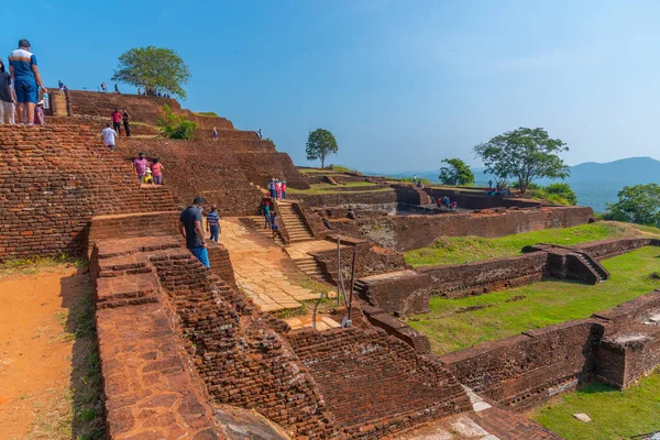 Sigiriya, Sri Lanka, 5 Şubat 2022: Sri Lanka 'daki Sigirya kaya kalesinin kalıntıları.