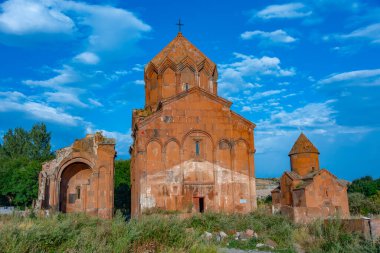 Ermenistan 'daki Marmashen Kilisesi' nin gün batımı manzarası