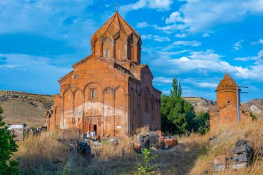 Ermenistan 'daki Marmashen Kilisesi' nin gün batımı manzarası