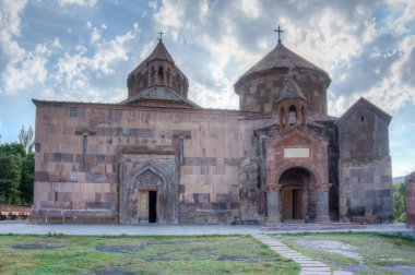 Ermenistan 'daki Harichavank Manastırı' nda yaz günü