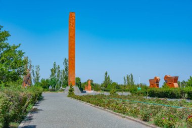 Ermenistan 'daki Sardarapat Anıtı' nda yaz günü