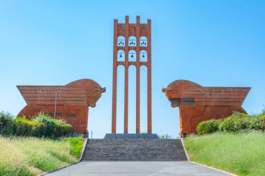 Ermenistan 'daki Sardarapat Anıtı' nda yaz günü