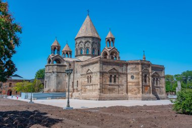 Ermenistan 'da güneşli bir günde Etchmiadzin Katedrali