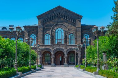 Ermenistan 'da güneşli bir günde Etchmiadzin Katedrali