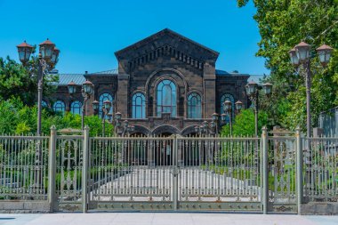 Ermenistan 'da güneşli bir günde Etchmiadzin Katedrali