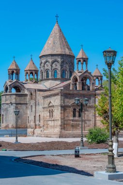 Ermenistan 'da güneşli bir günde Etchmiadzin Katedrali